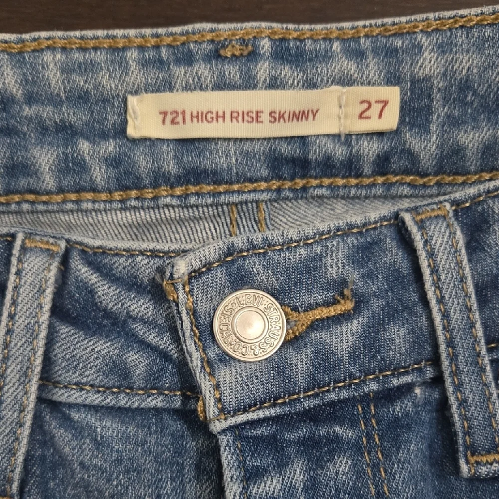 Levi's Blue Ankle Jeans for Women - Picture 2 of 4
